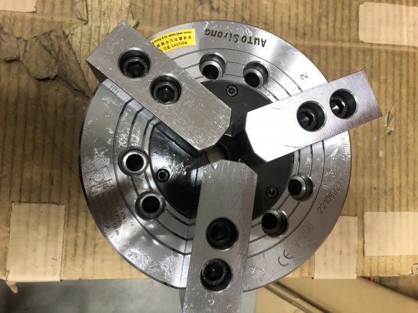 Strong V-208 Power Chuck